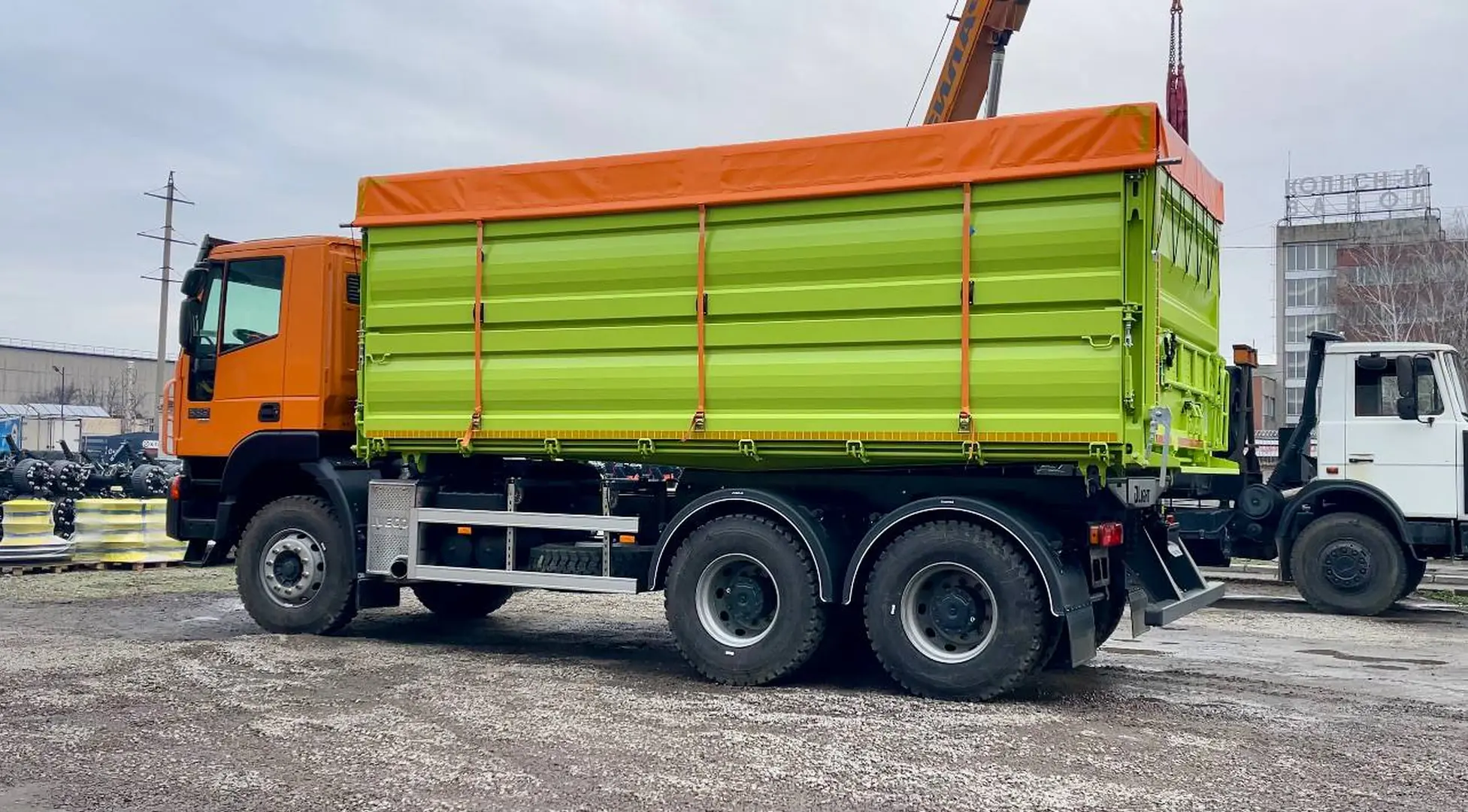 Самоскид Hongyan Самосвал Hongyan