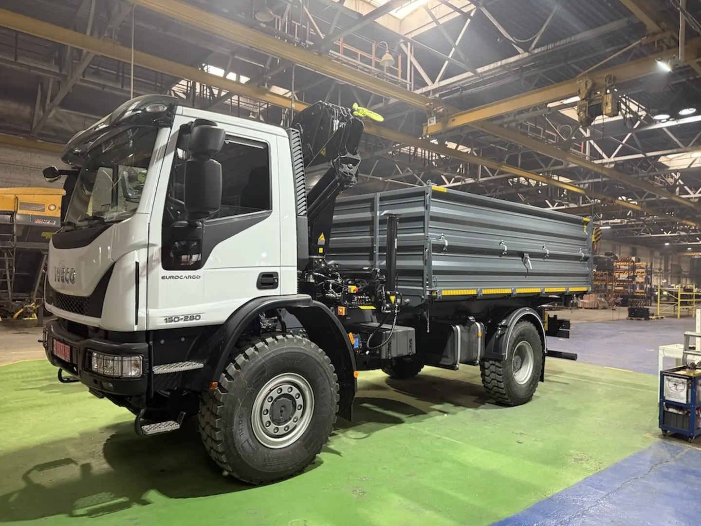 самоскид IVECO